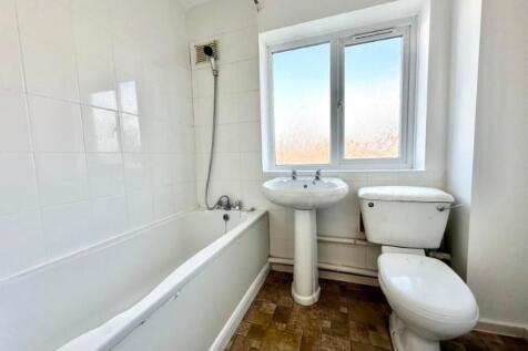 Lesbury Close, Luton, LU2 photo 4