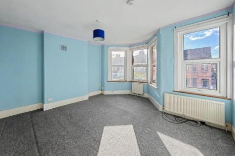 2b Woodside Gardens, Tottenham, London N17 6UY