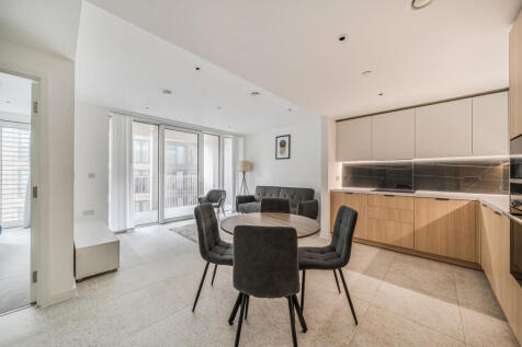 1370518-12-68f192...