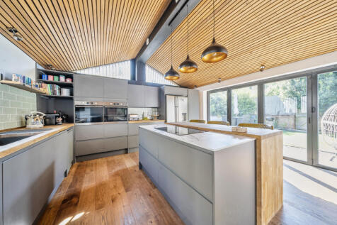 1299007-11-683df6...