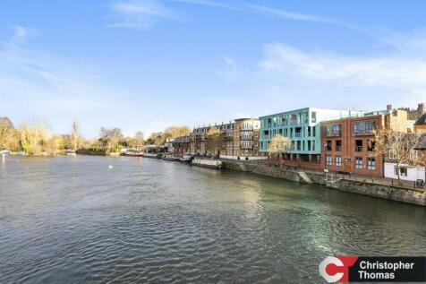 Low res view of the river from bridge.jpg