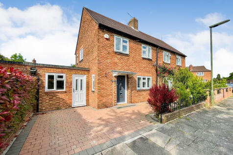 Sunbury-on-thames, TW16 - property photo
