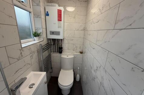 Sanderstead Rd E10