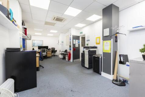 1 Hollybush Gardens  10.jpg