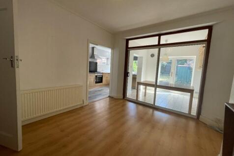 Westminster Drive,London,N13 photo 3