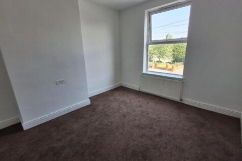 Harehills Lane, Leeds, LS8 photo 5