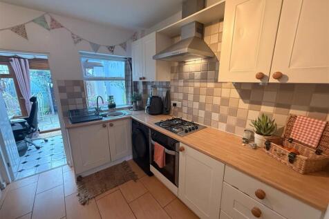 7, Poplar Weint, Neston photo 4