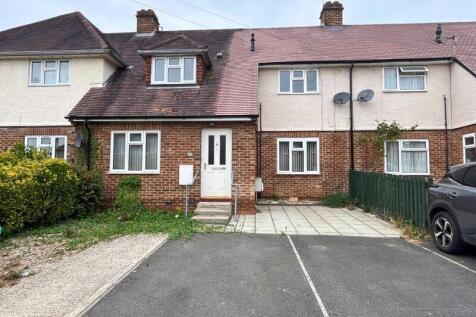 Newbury, RG14 - property photo
