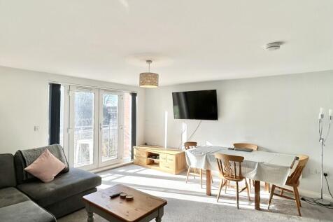 Living / Dining R...