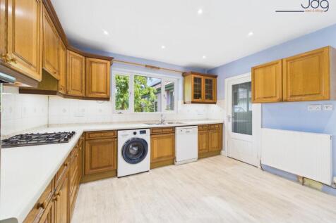 Spacious Kitchen