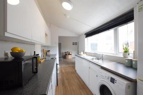 27/28 - Newland Street West - Student House photo 3