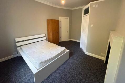 1-bed house on Harehills Avenue (Room 2), Chapeltown, Leeds, £650/mo