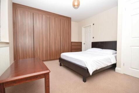 Double Room to Rent in Shared House
