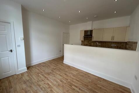Centre Street, Heckmondwike, West Yorkshire, WF16 photo 4
