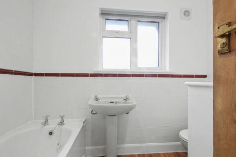 7 bathroom.JPG