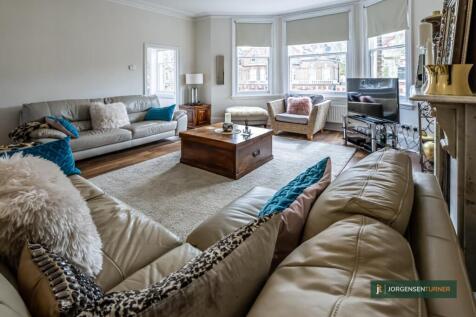 sitting room 1.jpg