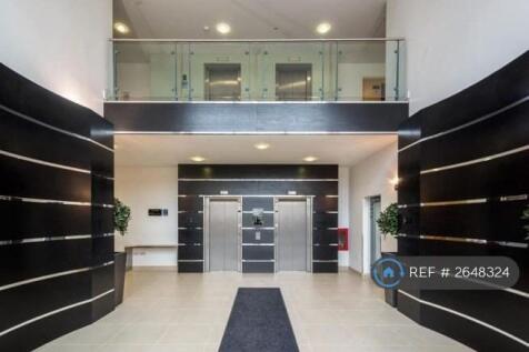Foyer &amp; Lifts