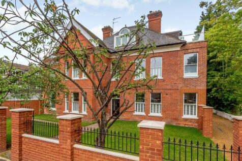 Weybridge, KT13 - property photo