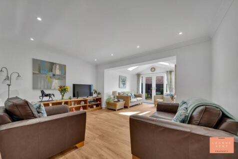 Lounge &amp; Sun Room