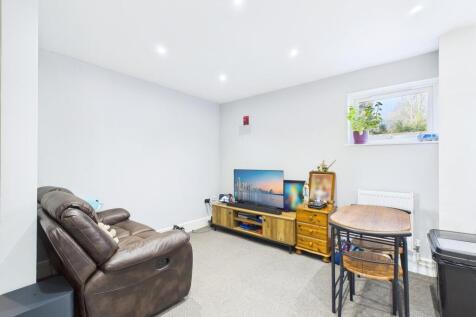 CAM01909G0-PR0447-STILL003