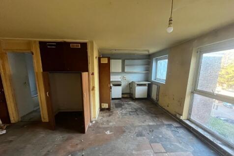 Flat 15, Vine Court, Burwood Road, Hersham, KT12 4AQ