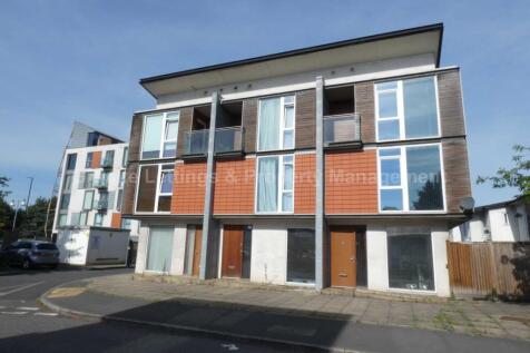 3-bed terraced on Bell Crescent, Beswick, Manchester, M11 3UA, £1,600/mo
