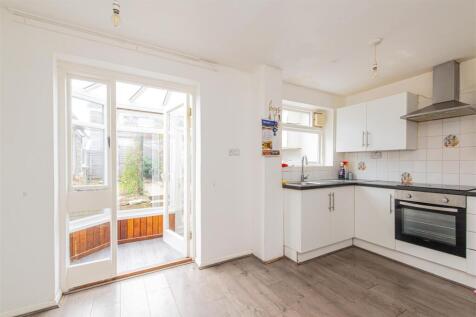 Meadow Walk, Higham Ferrers, Rushden photo 4