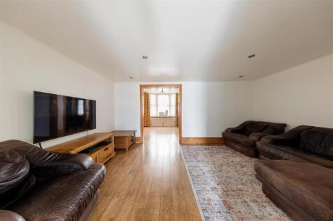 Royston Avenue, E4