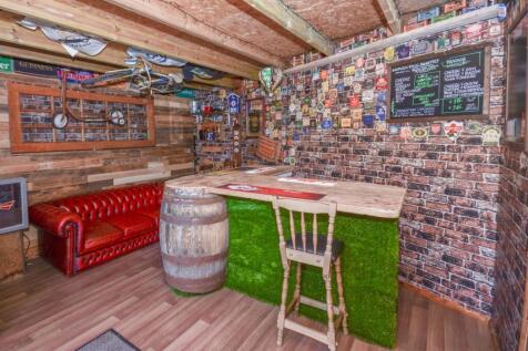 GArden room-bar.jpg