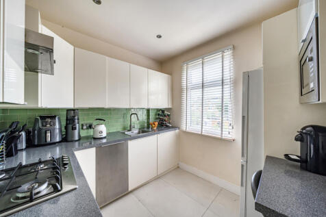 1371115-8-68fa1bb...