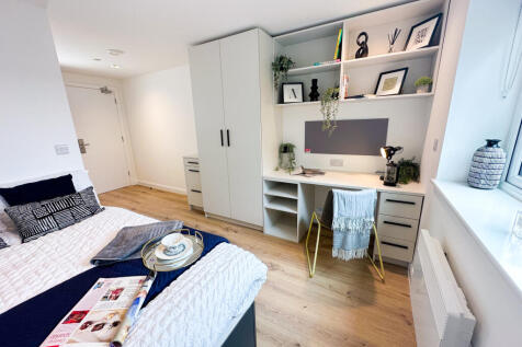 Classic En-suite room in a Boutique Purpose-Built