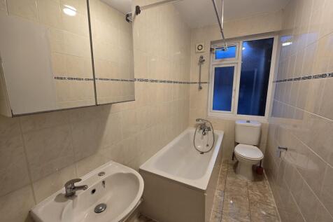 Deepdene Court, Southgate, Enfield photo 5