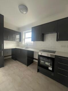 2 bedroom refurbished Flat for rent