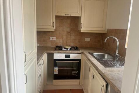 Fairborne Way, Guildford photo 2