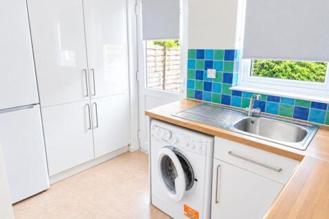 Hawthorne Place, Epsom, KT17 photo 4