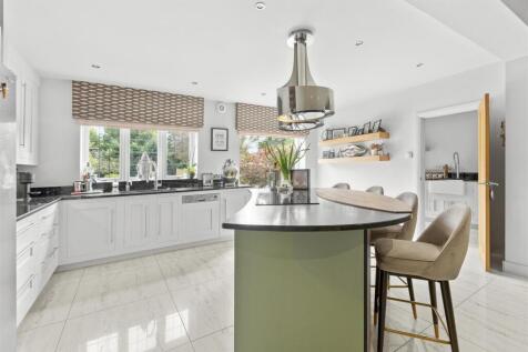 23 Marlow Road, HP11 1TA-22.jpg