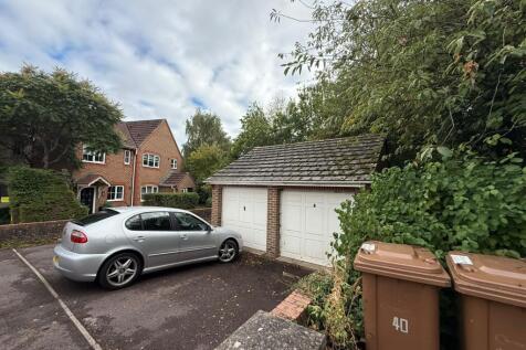 Lubeck Drive, Andover, Hampshire photo 3