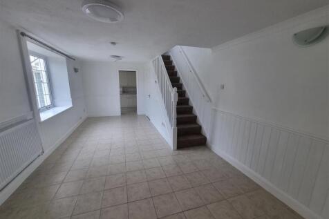 98 High Street, Cinderford photo 4