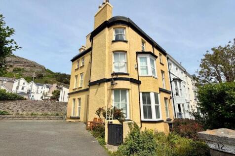 llewelyn ave 12 flat 4 new outside.jpg