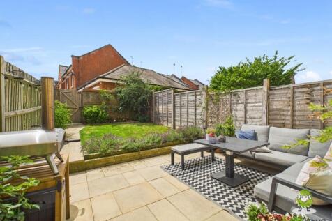 EweMove Basingstoke Estate Agents 21 Gaiger Avenue