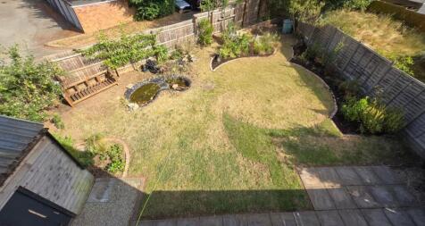 Hall Close Stoneleigh - Garden 