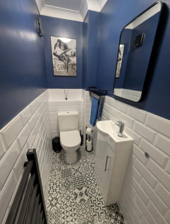 12 Arundel Lodge - Bathroom.png