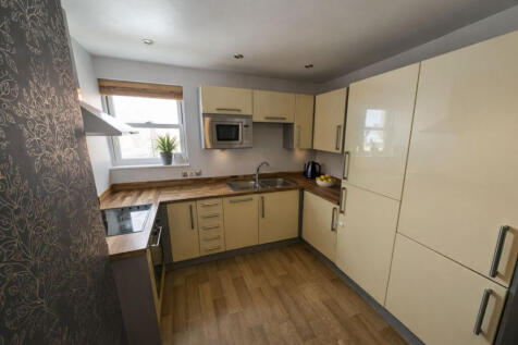 Market Street, Wirral, Merseyside, CH47 photo 4