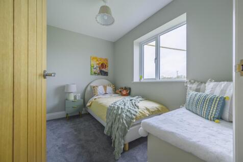 Bedroom 4 - EweMove Swindon South