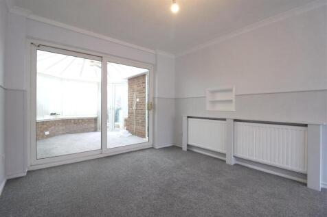 Balfour Drive, Rothwell, Kettering photo 5