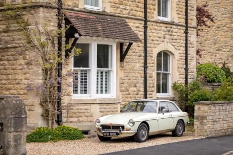 1 - 4 Victoria Road - GL7 1EN - Web.jpg