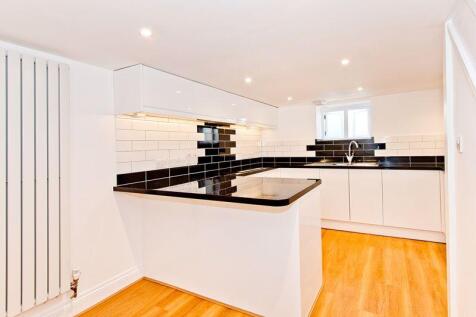 2 Bedroom End of Terrace House with Courtyard Garden, Stanley Road, Tunbridge Wells photo 3