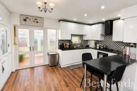 Southend Arterial Road, Gidea Park, RM2 photo 4