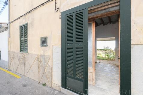 TOWNHOUSE IN CAMPANET WITH UNIQUE VIEWS