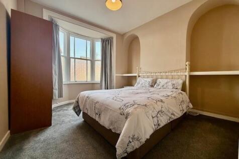 Bed 1.jpg